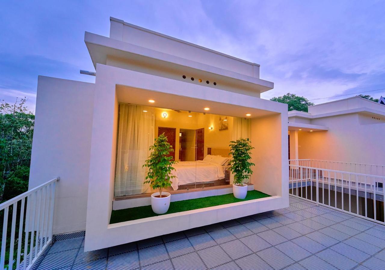 Glen Castle Vagamon Pool Resort By Voye Homes Exterior photo