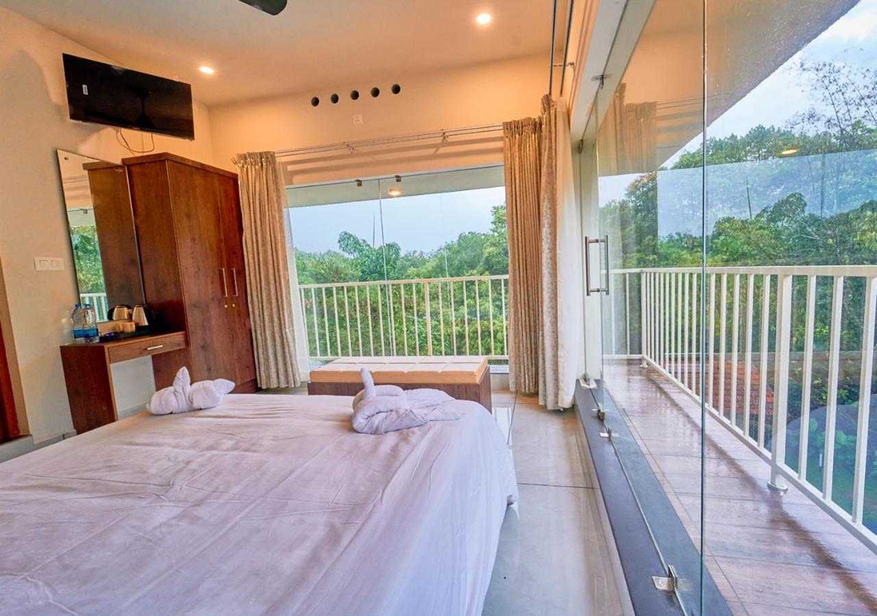 Glen Castle Vagamon Pool Resort By Voye Homes Exterior photo