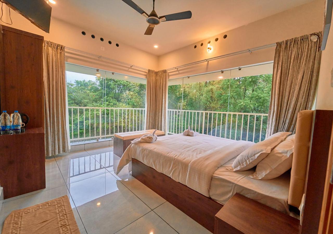 Glen Castle Vagamon Pool Resort By Voye Homes Exterior photo